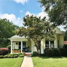 Mane Street salon exterior at 175 North Main Street
